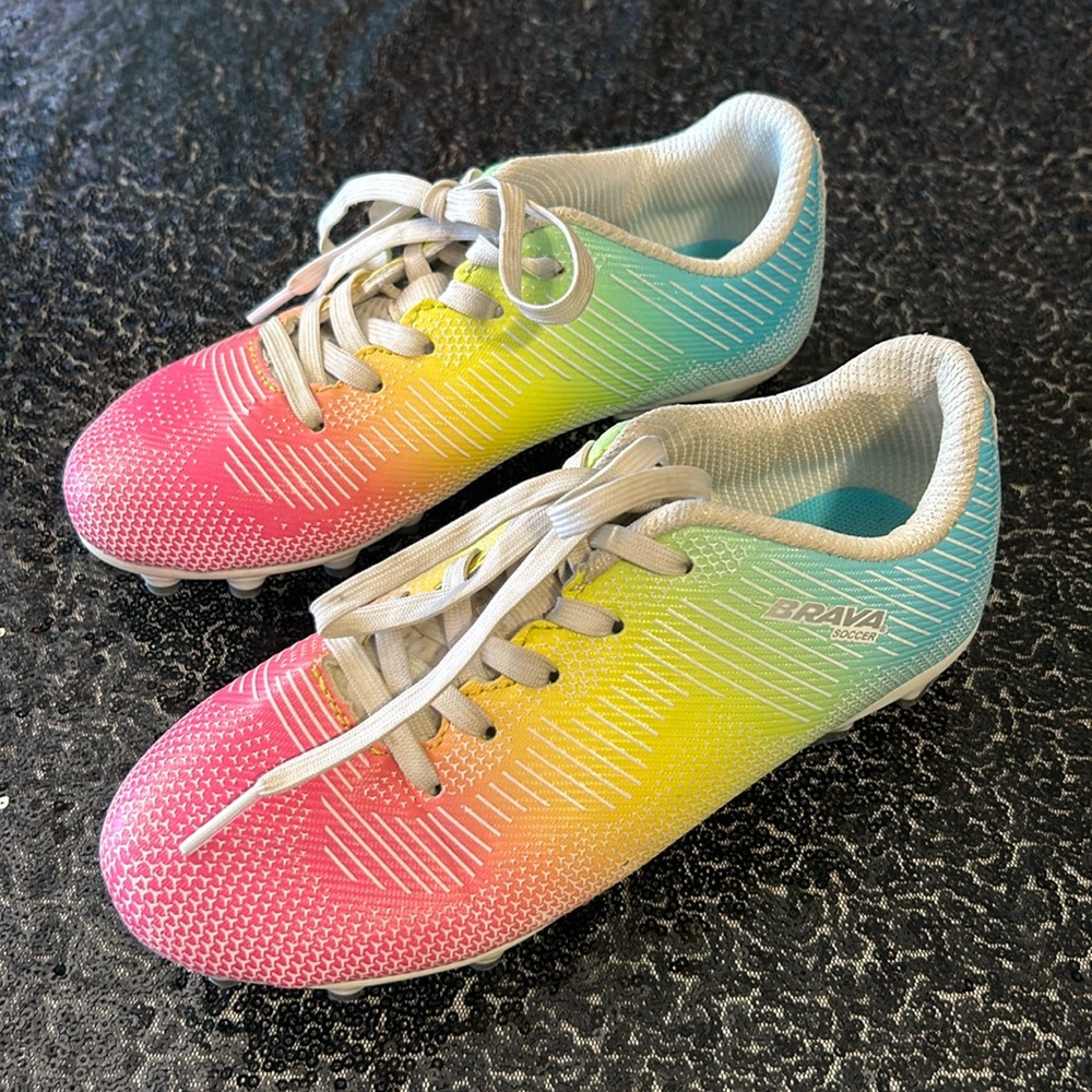 Multi-color BRAVA soccer cleats  ⚽️ size 2D 🥅